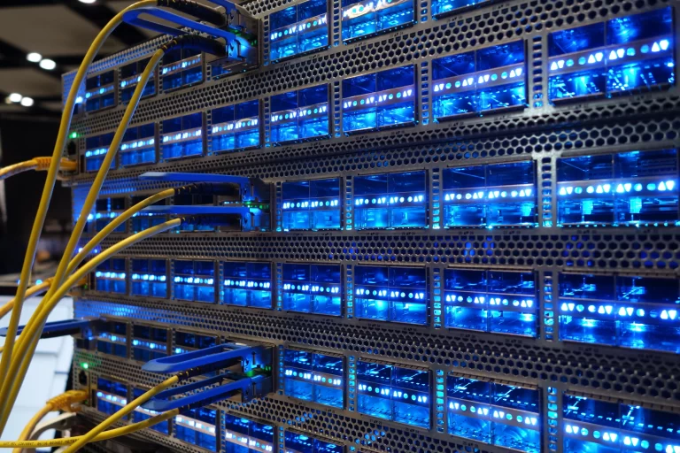 کار با VPN و چرا از آن استفاده می‌کنیم